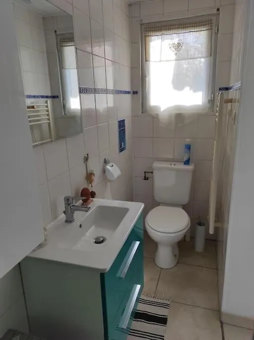 Joli Appartement Avec Cour Prive A 5 Minutes A Pied De La Plage Sanary-sur-Mer
