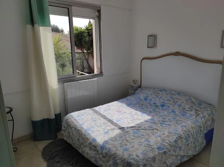Joli Appartement Avec Cour Prive A 5 Minutes A Pied De La Plage Sanary-sur-Mer France