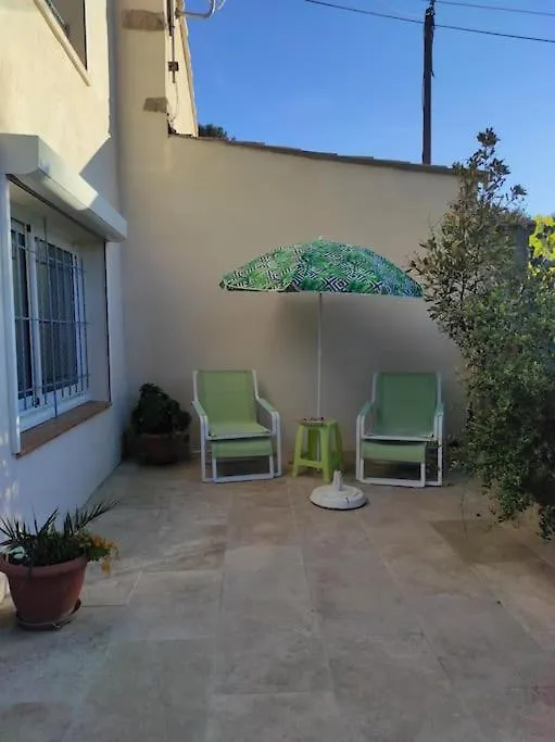 Joli Appartement Avec Cour Prive A 5 Minutes A Pied De La Plage Sanary-sur-Mer 0*,  France