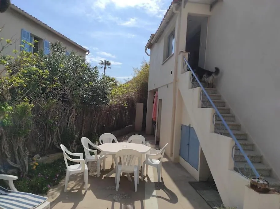 Joli Appartement Avec Cour Prive A 5 Minutes A Pied De La Plage location