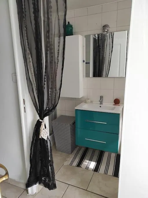 Apartment Joli Appartement Avec Cour Prive A 5 Minutes A Pied De La Plage Sanary-sur-Mer France